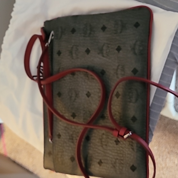 MCM - Picture 1 of 9